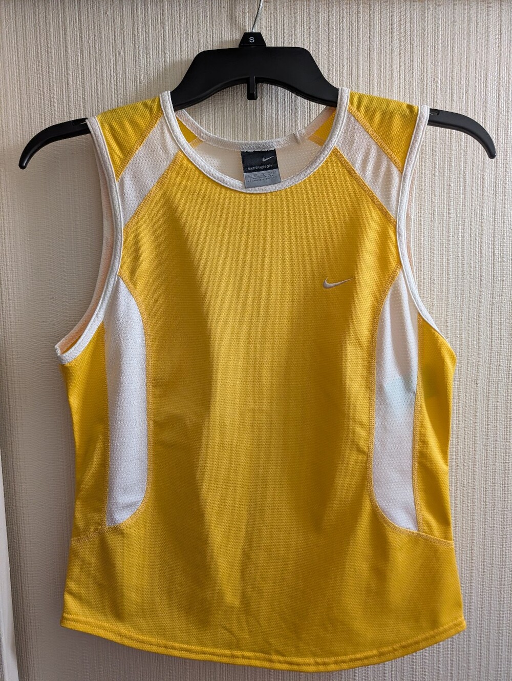 Nike Sphere Dry Yellow & White Workout Top Size  S (4-6)